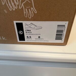 Brand New Women’s Black Kizik’s. Never been worn-only tried on. size 8.